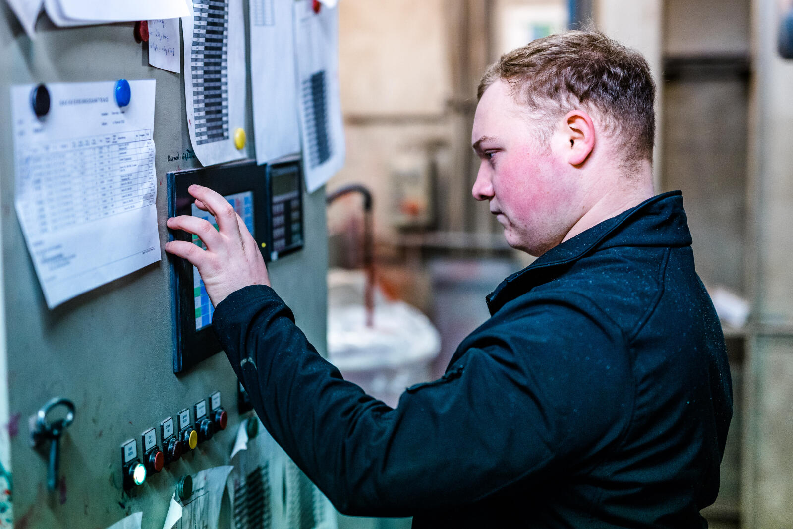 PRODUKTIONSMITARBEITER (m/w/d)