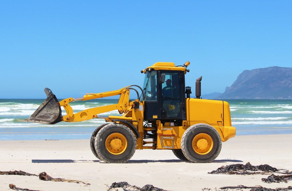 Mit dem Bagger am Strand ist in der Ausbildung zum Wasserbauer keine Seltenheit.